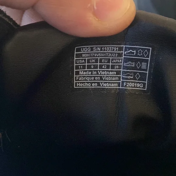 Woman lace up uggs boots - Picture 7 of 17